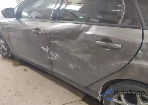 2014 Ford Focus Se z USA, uszkodzony, nr VIN 1FADP3F28EL280351